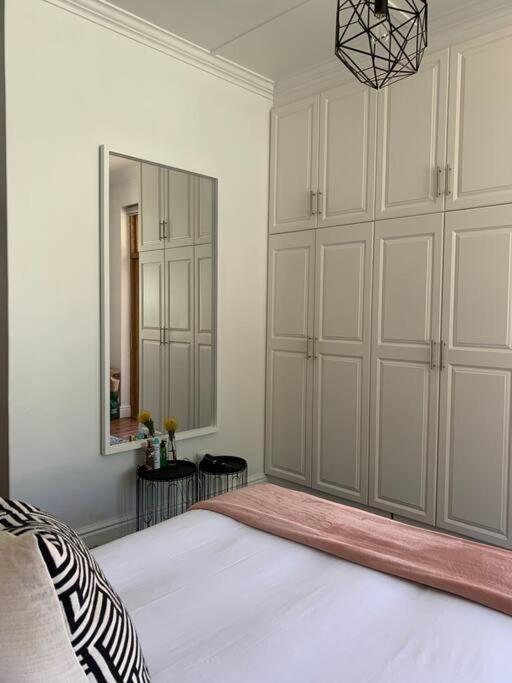 1-Bedroom Sea Point Gem - Perfect Location! Cape Town Exterior foto