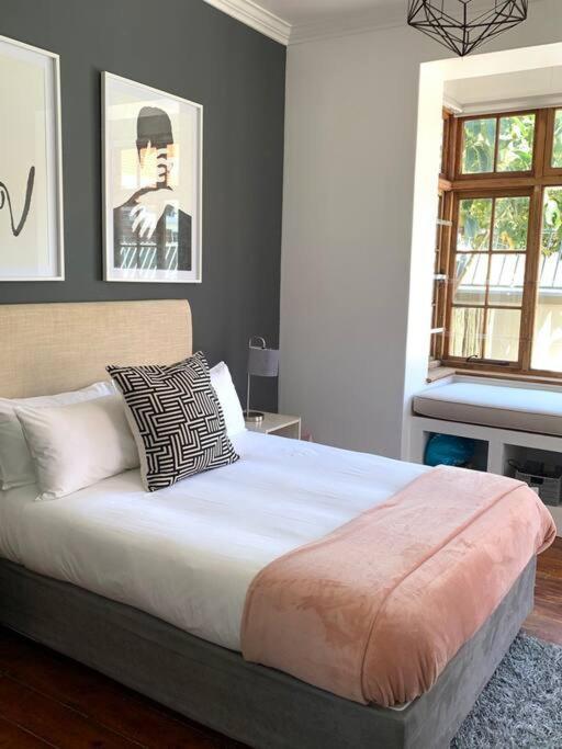 1-Bedroom Sea Point Gem - Perfect Location! Cape Town Exterior foto