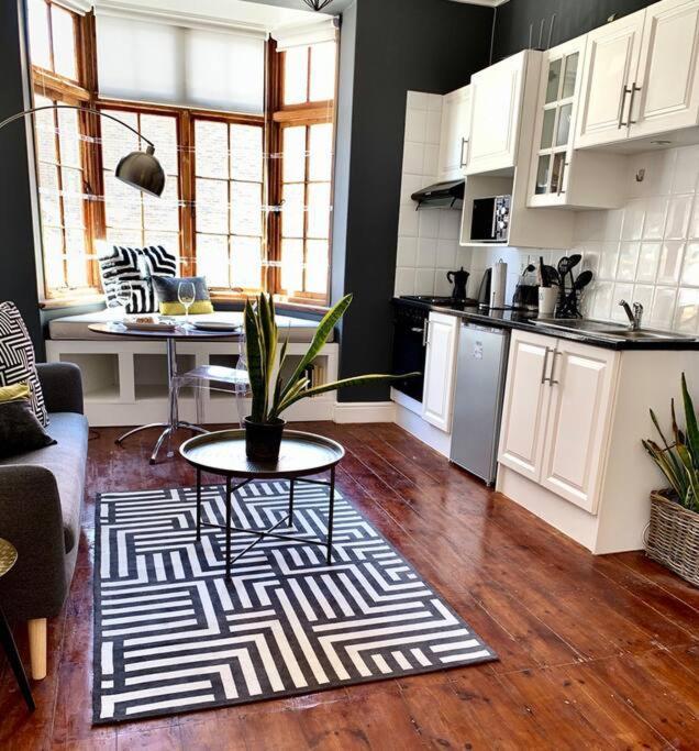 1-Bedroom Sea Point Gem - Perfect Location! Cape Town Exterior foto